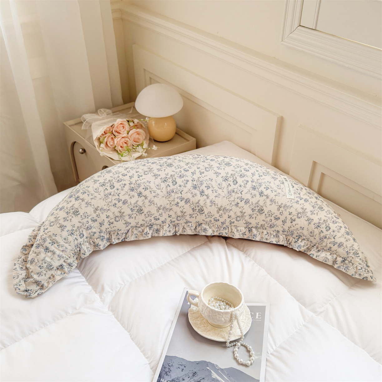 91家纺网 家纺一手货源 找家纺 麦肯锡 2025新款全棉亚麻碎花月牙抱枕夹腿抱枕 素色花影【产品图】/对