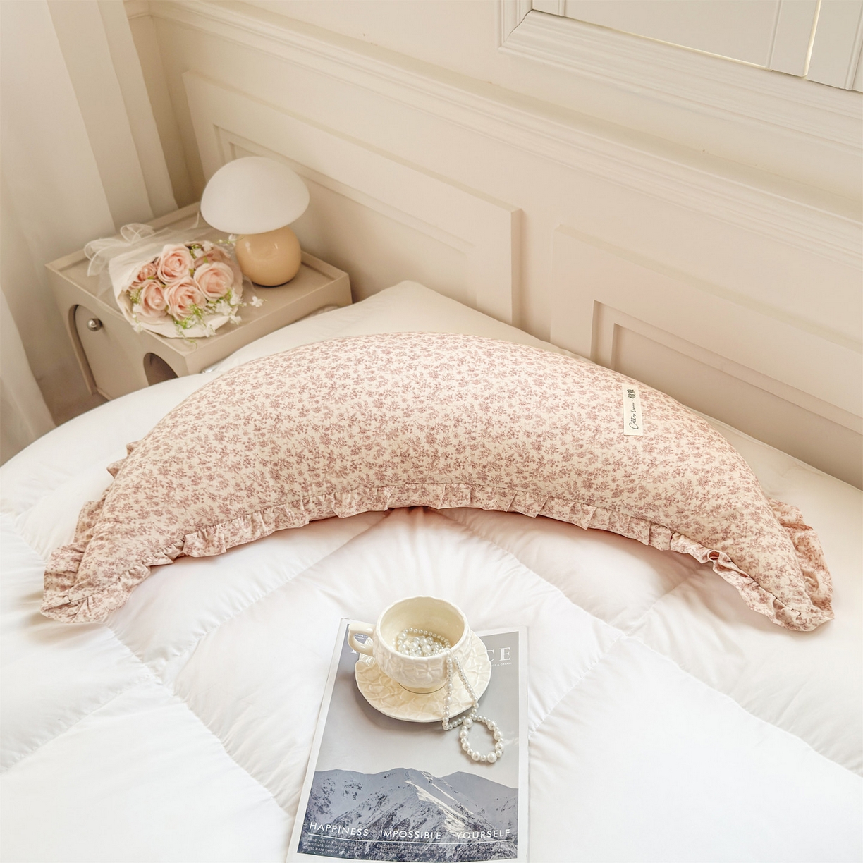 91家纺网 家纺一手货源 找家纺 麦肯锡 2025新款全棉亚麻碎花月牙抱枕夹腿抱枕 甜糖花枕【产品图】/只