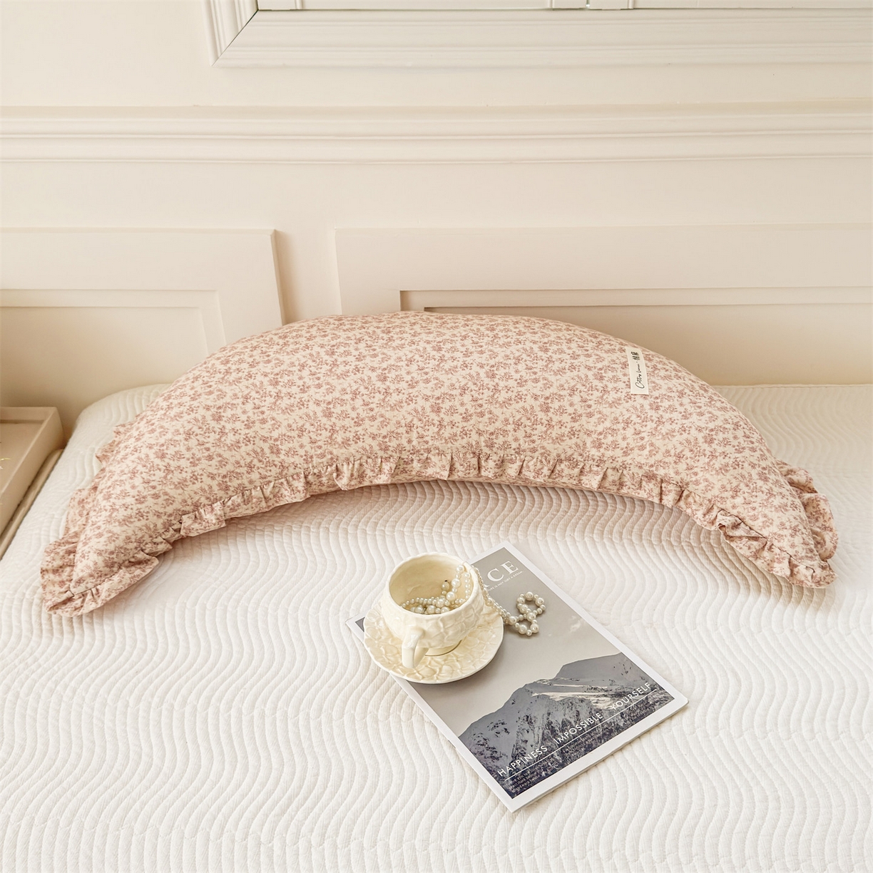 91家纺网 家纺一手货源 找家纺 麦肯锡 2025新款全棉亚麻碎花月牙抱枕夹腿抱枕 甜糖花枕【产品图】/对