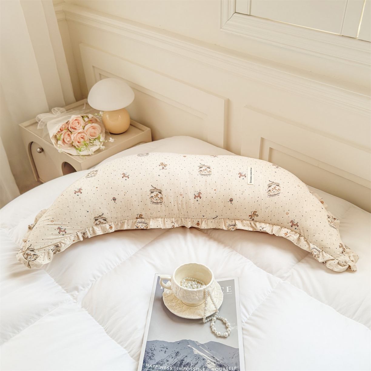 91家纺网 家纺一手货源 找家纺 麦肯锡 2025新款全棉亚麻碎花月牙抱枕夹腿抱枕 旋转木马【产品图】/对