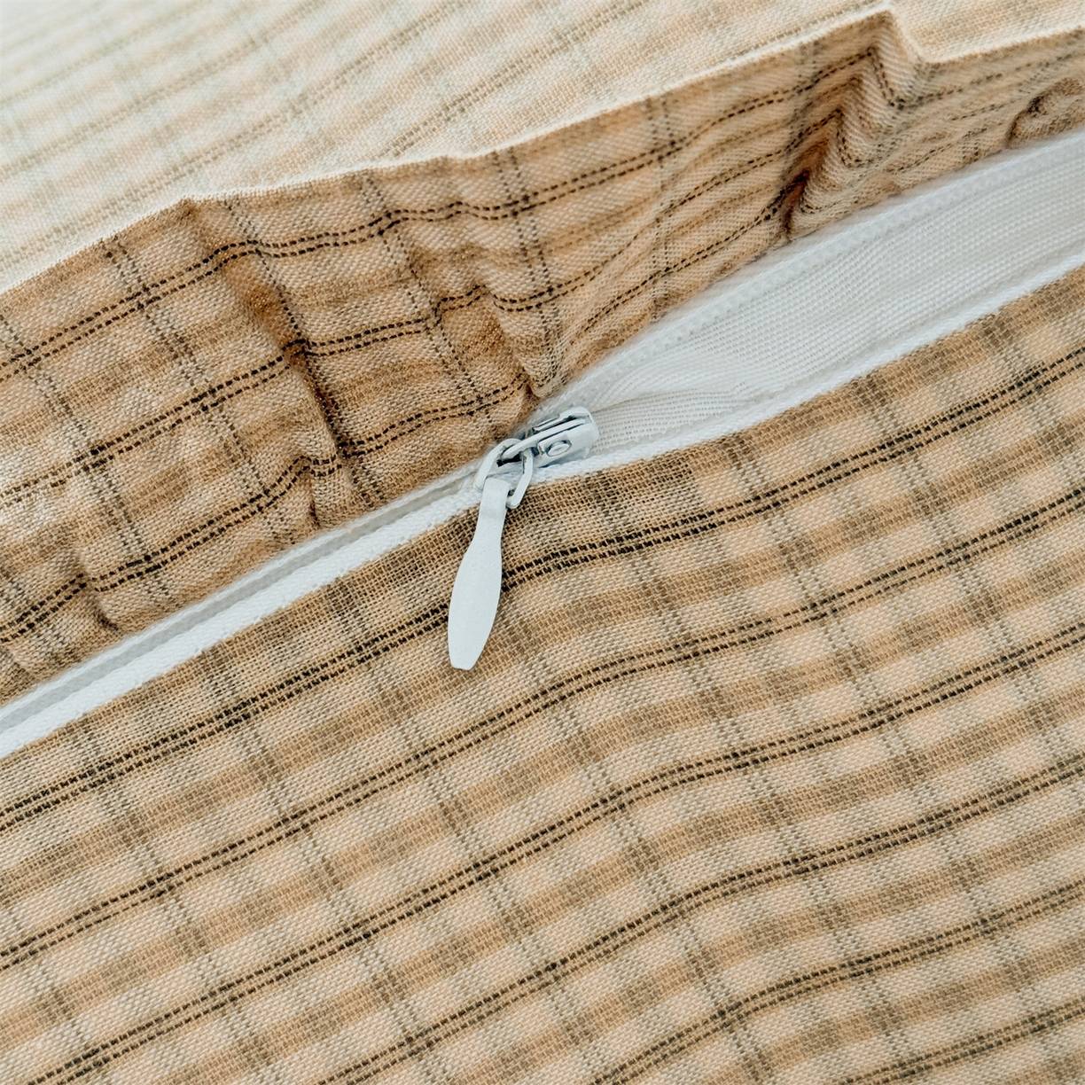 91家纺网 家纺一手货源 找家纺 麦肯锡 2025新款美拉德系列长条抱枕夹腿抱枕 卡其【产品图】/对