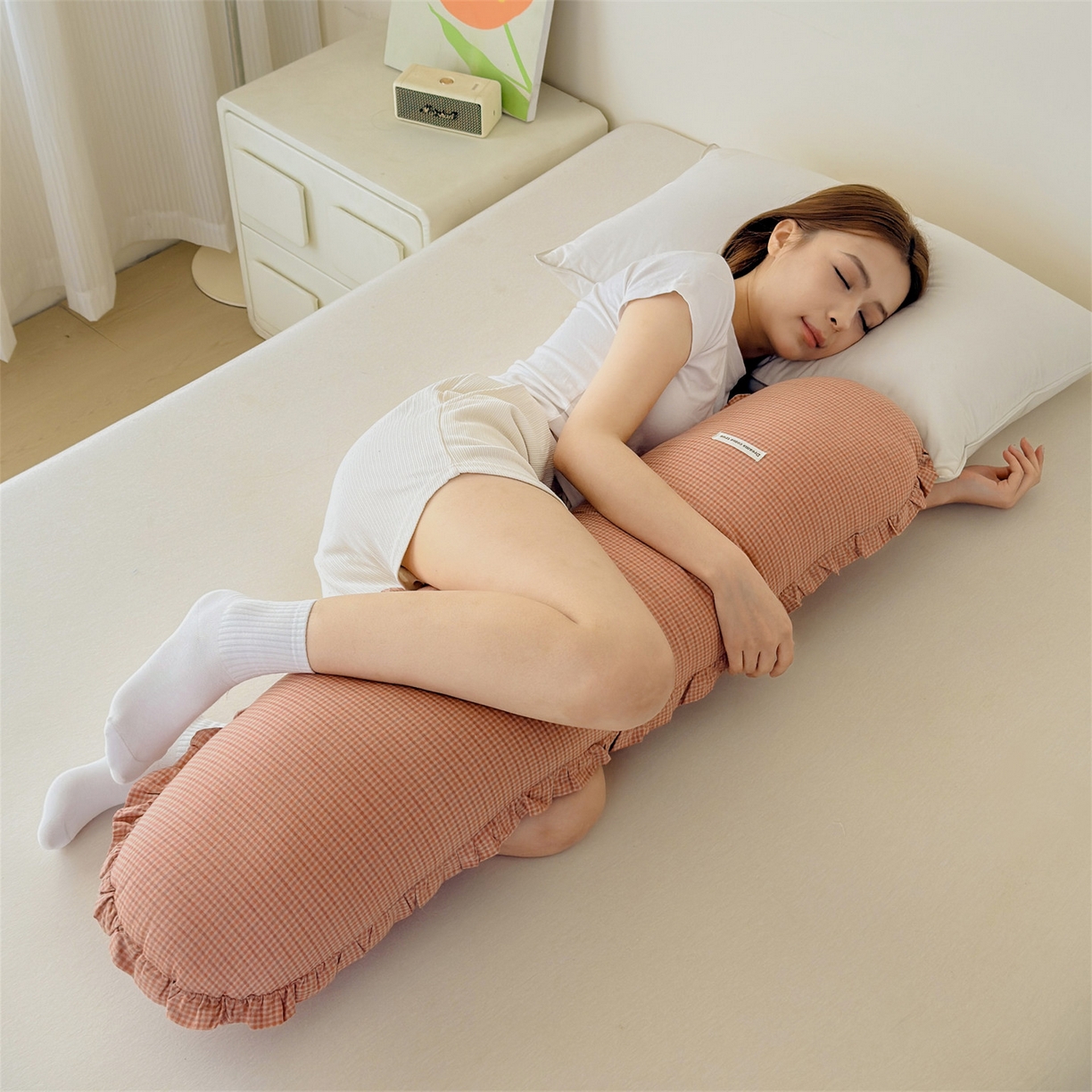 麦肯锡 2025新款美拉德系列长条抱枕夹腿抱枕 橘粉【模特图】/对