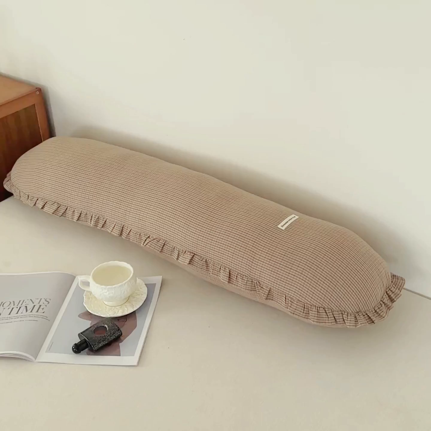 91家纺网 家纺一手货源 找家纺 麦肯锡 2025新款美拉德系列长条抱枕夹腿抱枕 卡其【模特图】/对