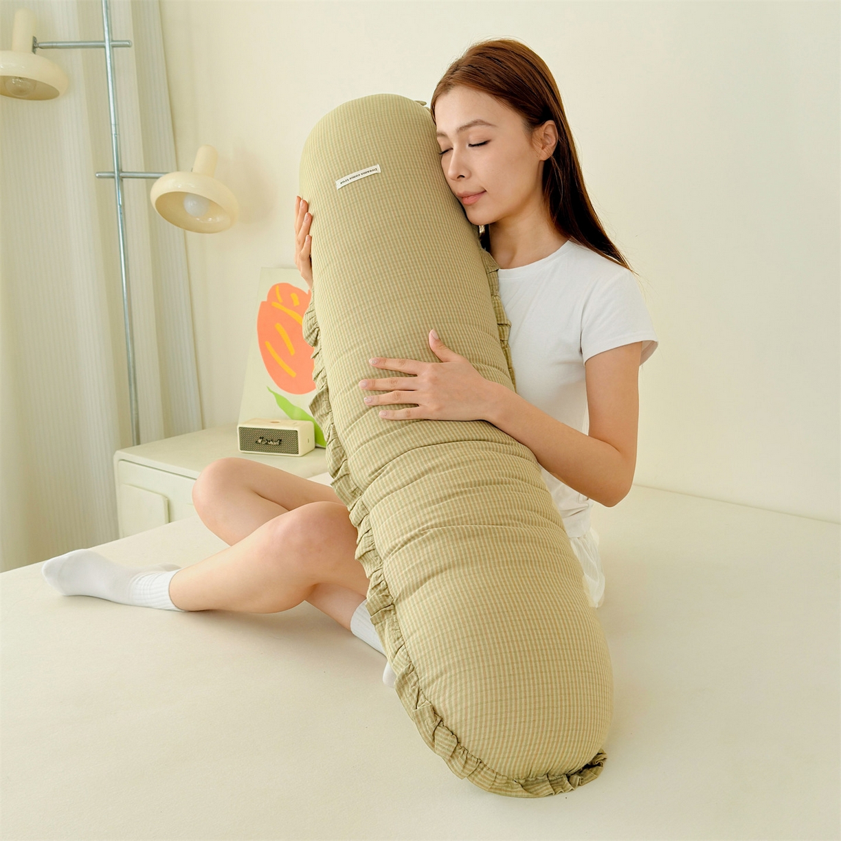 91家纺网 家纺一手货源 找家纺 麦肯锡 2025新款美拉德系列长条抱枕夹腿抱枕 奶黄【模特图】/只