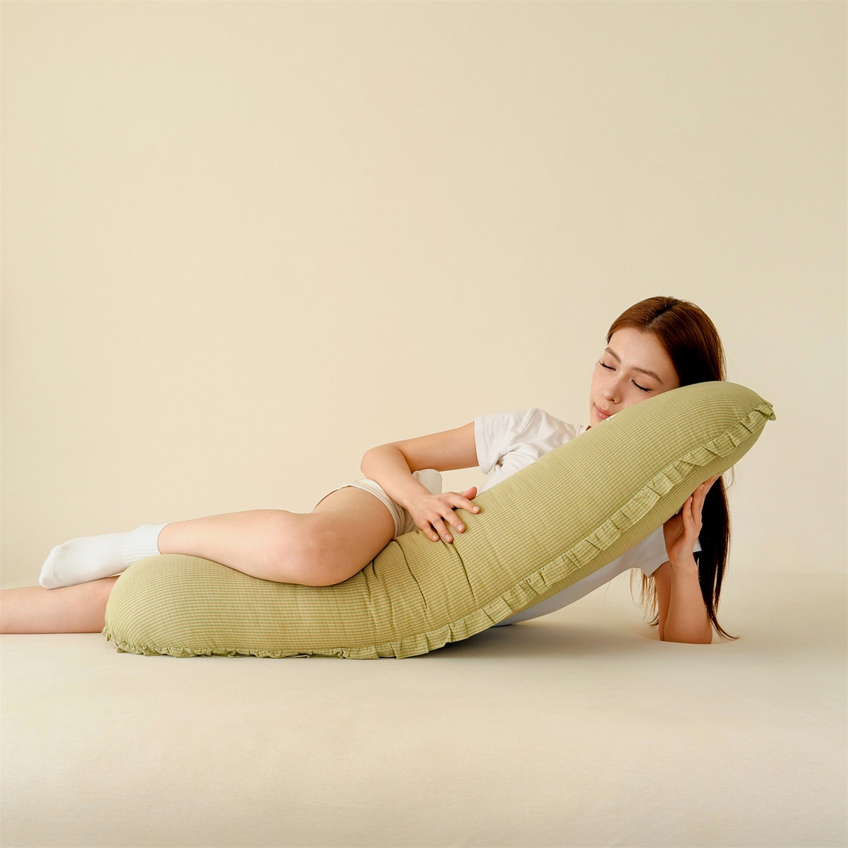 91家纺网 家纺一手货源 找家纺 麦肯锡 2025新款美拉德系列长条抱枕夹腿抱枕 奶黄【模特图】/只