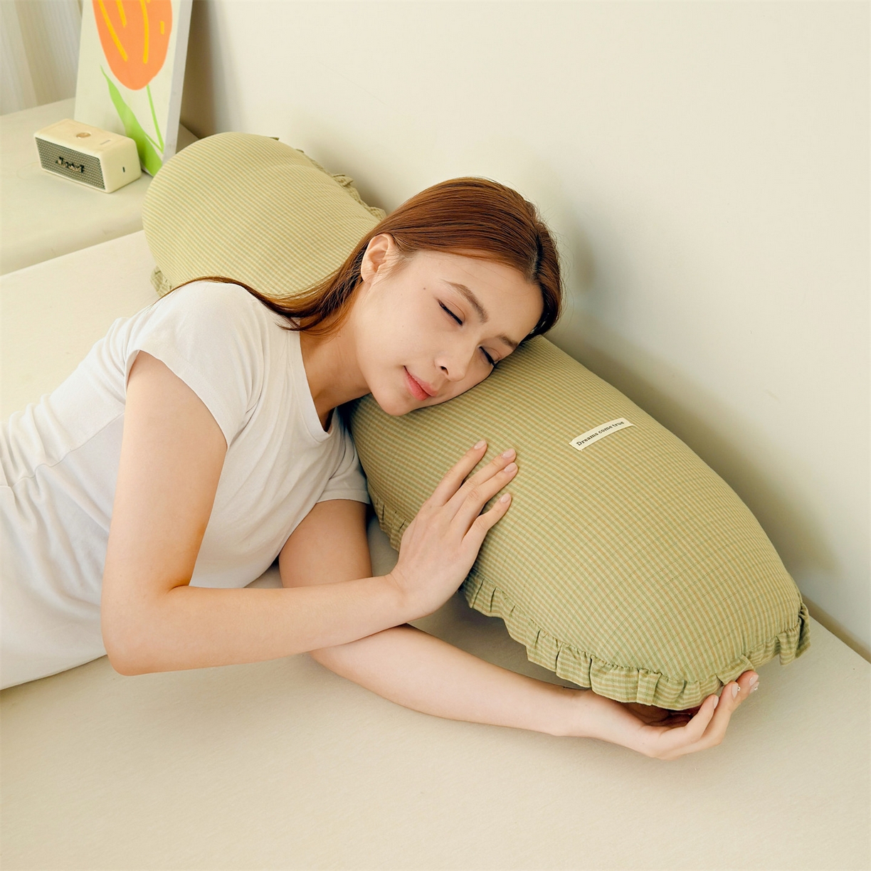 91家纺网 家纺一手货源 找家纺 麦肯锡 2025新款美拉德系列长条抱枕夹腿抱枕 奶黄【模特图】/对