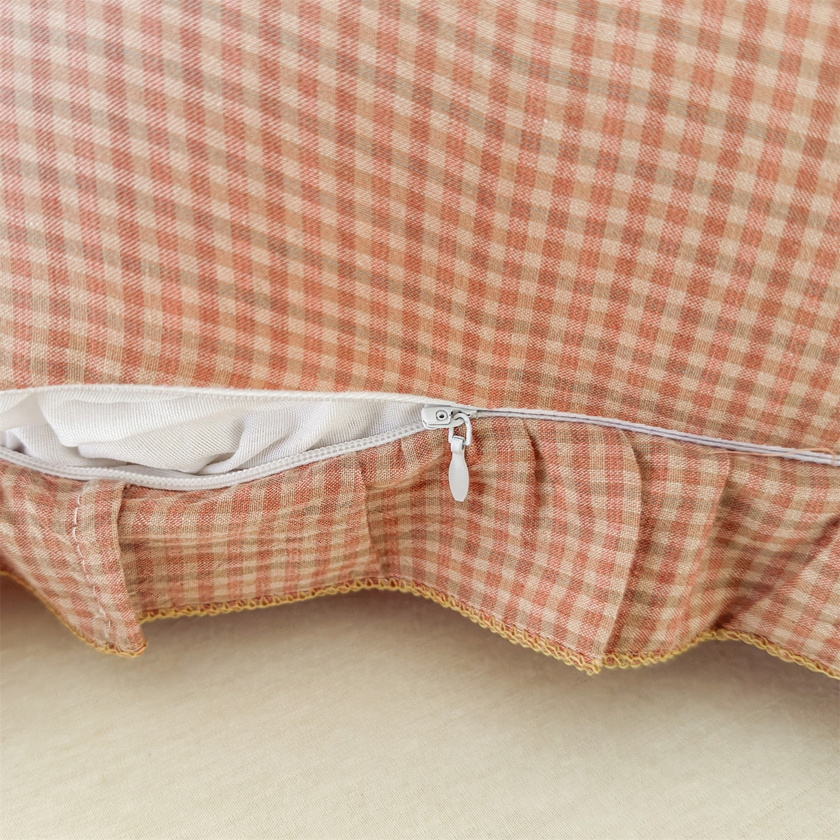 91家纺网 家纺一手货源 找家纺 麦肯锡 2025新款美拉德系列月亮抱枕夹腿抱枕 橘粉【产品图】/只