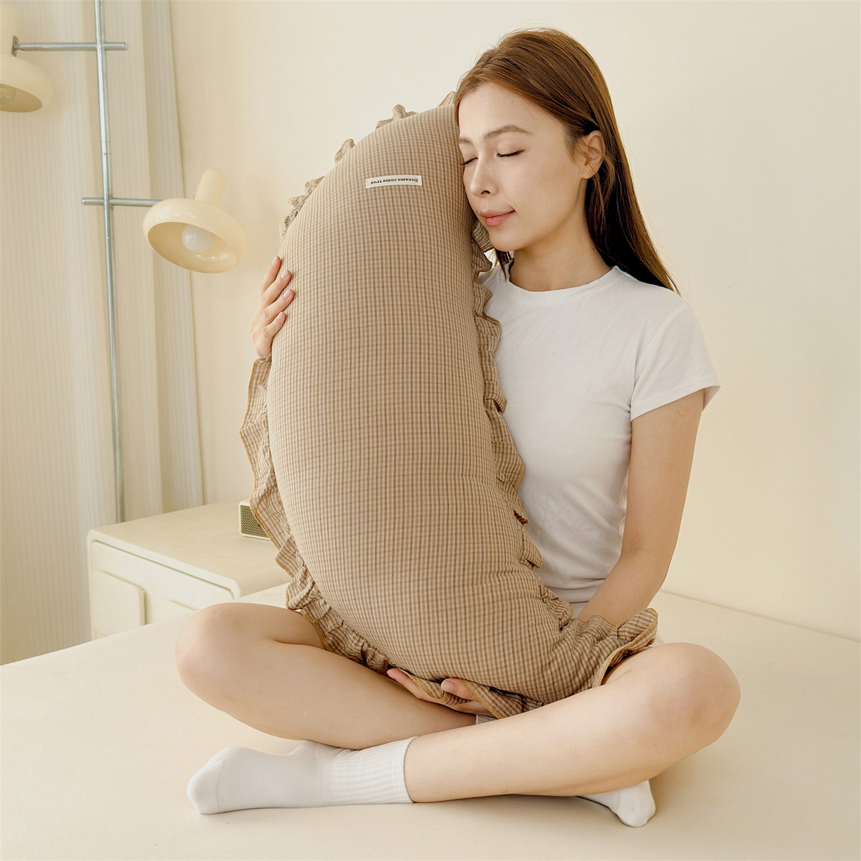 91家纺网 家纺一手货源 找家纺 麦肯锡 2025新款美拉德系列月亮抱枕夹腿抱枕 卡其【产品图】/对