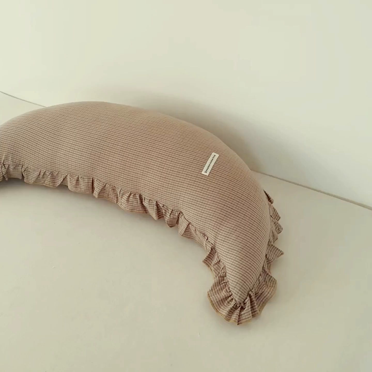 91家纺网 家纺一手货源 找家纺 麦肯锡 2025新款美拉德系列月亮抱枕夹腿抱枕 卡其【产品图】/对