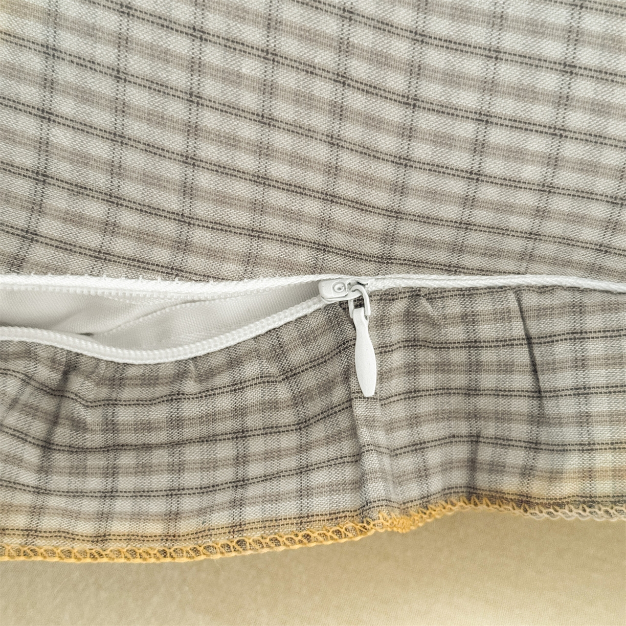 91家纺网 家纺一手货源 找家纺 麦肯锡 2025新款美拉德系列月亮抱枕夹腿抱枕 米灰【产品图】/对