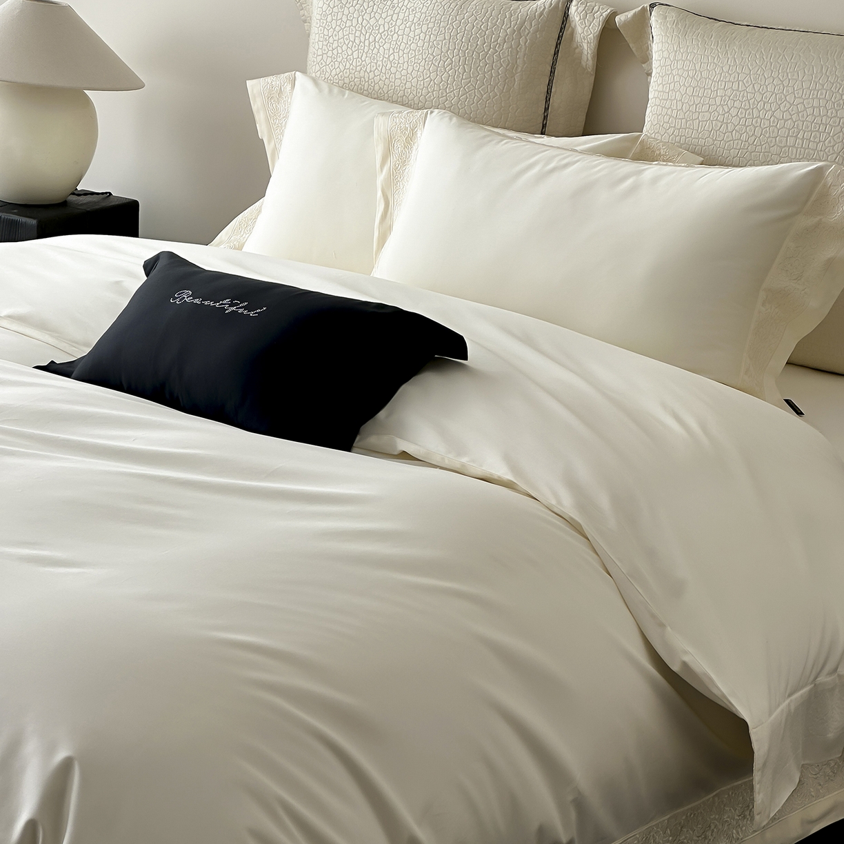 91家纺网 家纺一手货源 找家纺 佳汐蓝家纺 2025新款全棉刺绣花边四件套-妮娅 妮娅-米白色