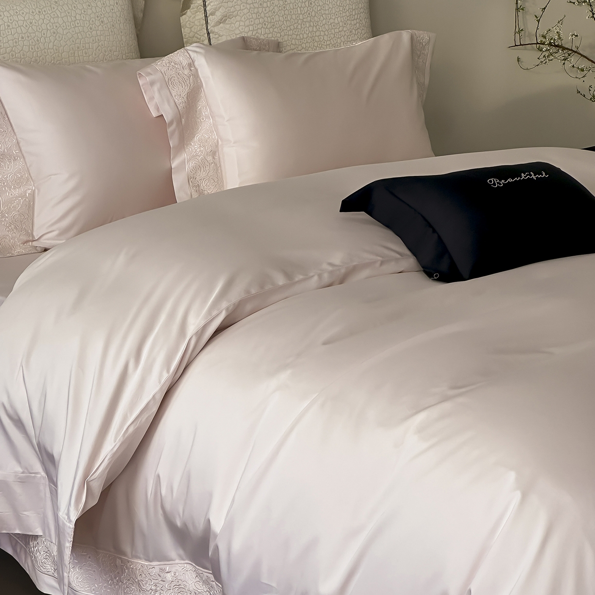 91家纺网 家纺一手货源 找家纺 佳汐蓝家纺 2025新款全棉刺绣花边四件套-妮娅 妮娅-粉色