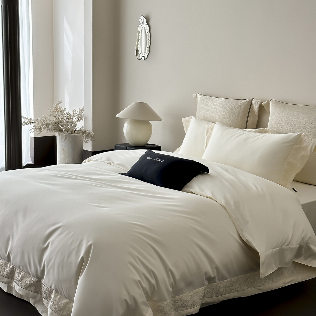 91家纺网 家纺一手货源 找家纺 佳汐蓝家纺 2025新款全棉刺绣花边四件套-妮娅 妮娅-米白色