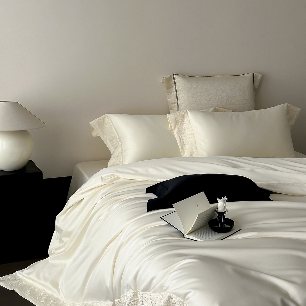 91家纺网 家纺一手货源 找家纺 佳汐蓝家纺 2025新款全棉刺绣花边四件套-妮娅 妮娅-米白色