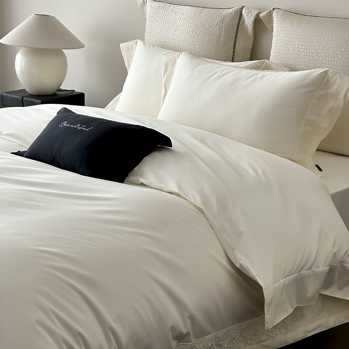 91家纺网 家纺一手货源 找家纺 佳汐蓝家纺 2025新款全棉刺绣花边四件套-妮娅 妮娅-米白色