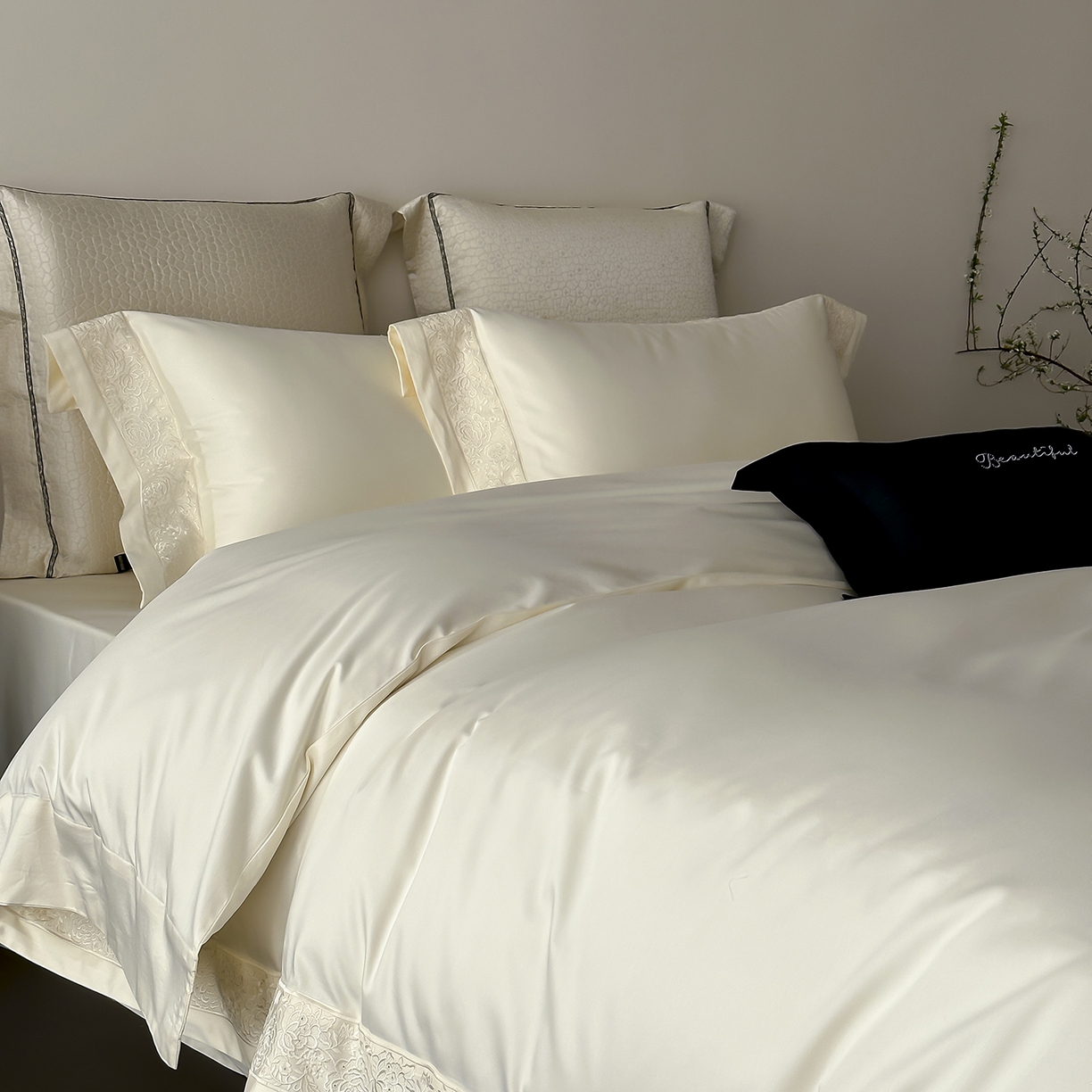 91家纺网 家纺一手货源 找家纺 佳汐蓝家纺 2025新款全棉刺绣花边四件套-妮娅 妮娅-米白色