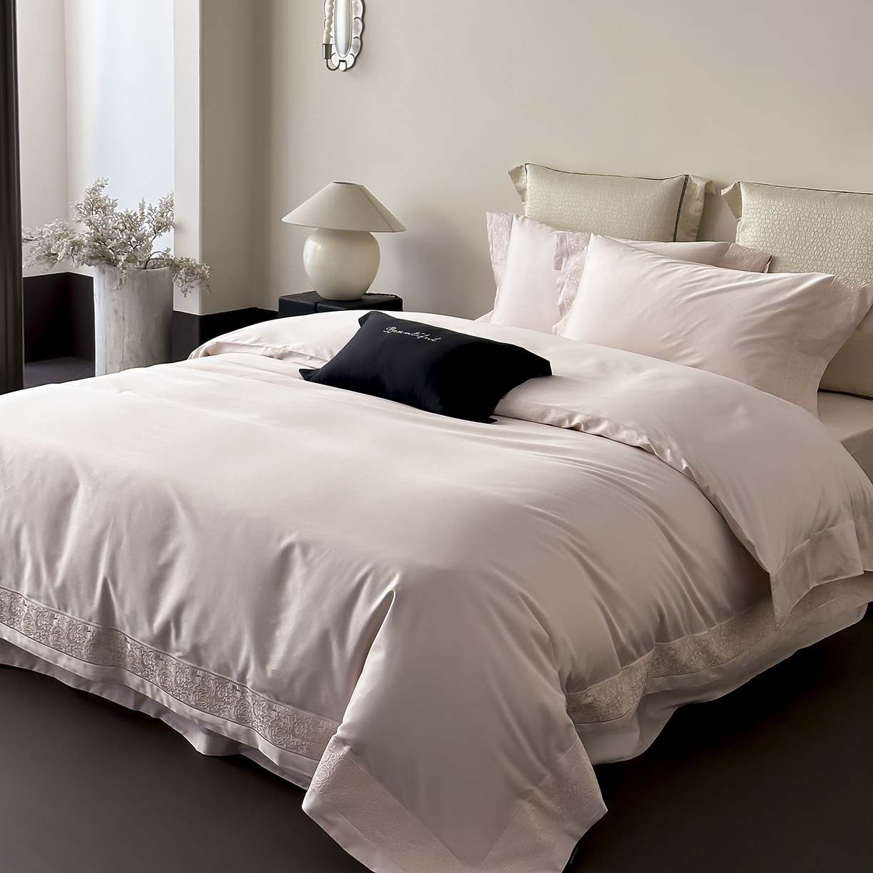 91家纺网 家纺一手货源 找家纺 佳汐蓝家纺 2025新款全棉刺绣花边四件套-妮娅 妮娅-粉色