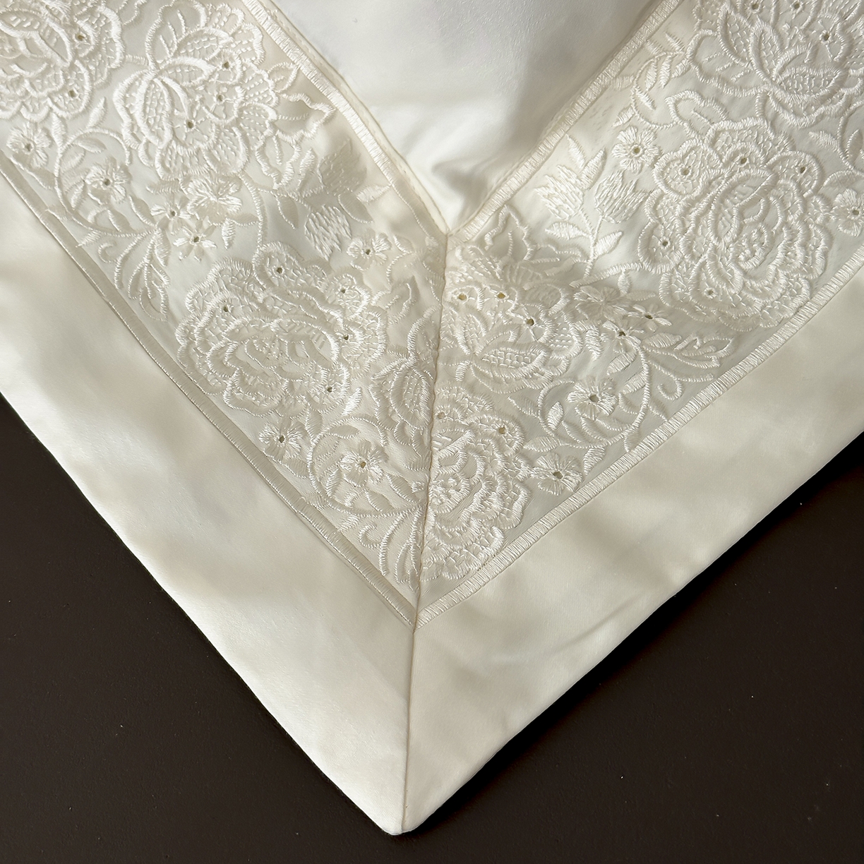 91家纺网 家纺一手货源 找家纺 佳汐蓝家纺 2025新款全棉刺绣花边四件套-妮娅 妮娅-米白色