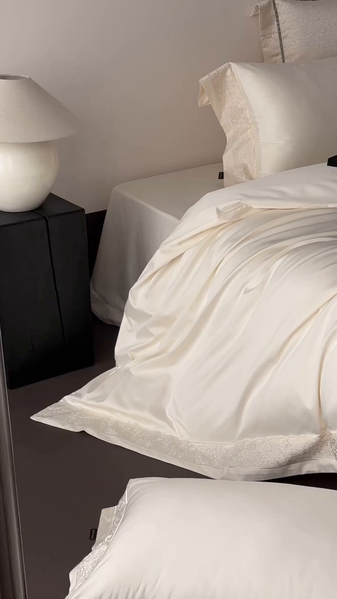 91家纺网 家纺一手货源 找家纺 佳汐蓝家纺 2025新款全棉刺绣花边四件套-妮娅 妮娅-米白色