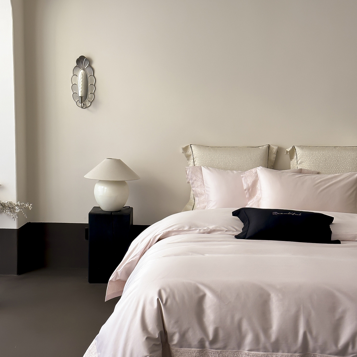 91家纺网 家纺一手货源 找家纺 佳汐蓝家纺 2025新款全棉刺绣花边四件套-妮娅 妮娅-粉色