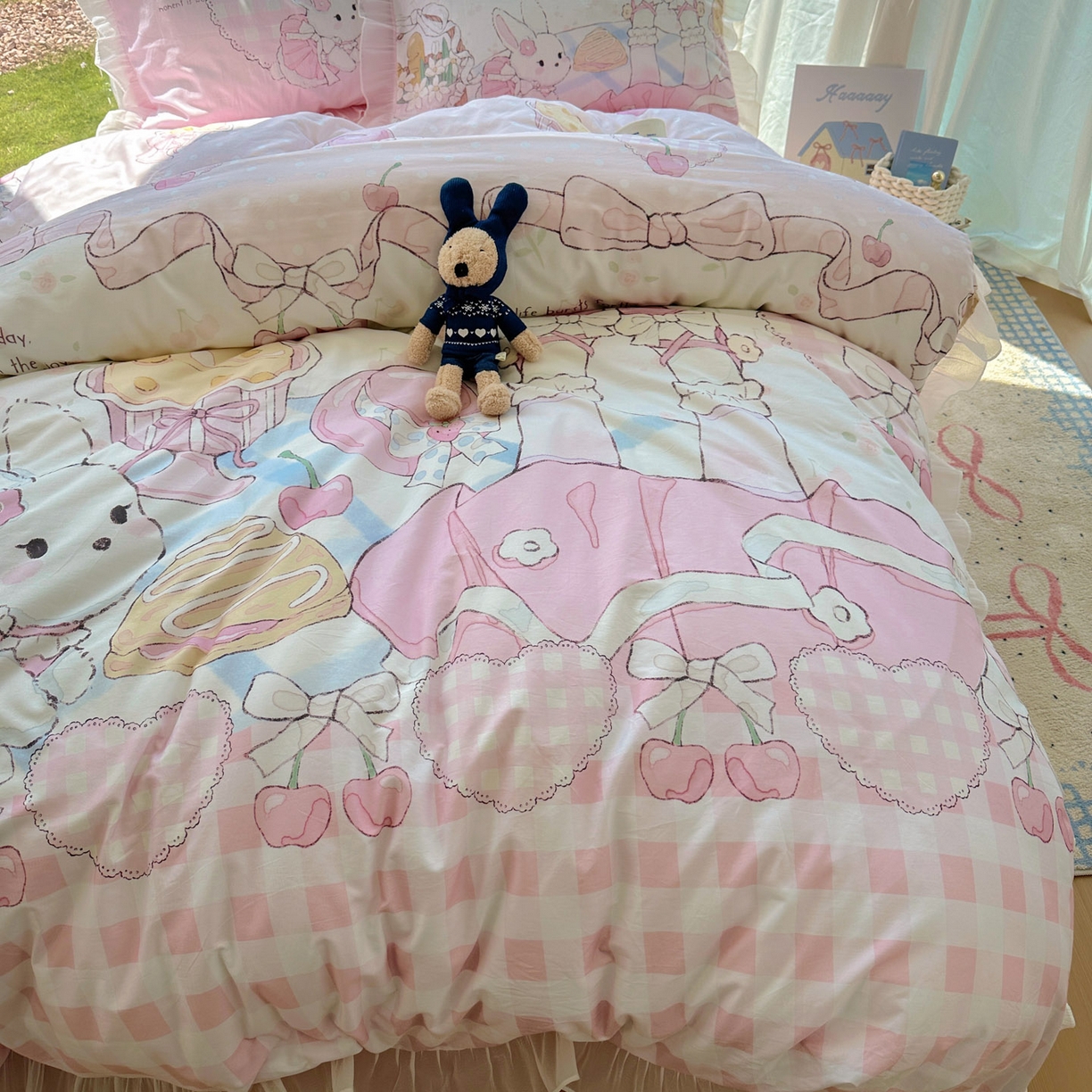 91家纺网 家纺一手货源 找家纺 希诺家居 2025新款纯棉洛丽塔风花边韩版萝莉风奶油风可爱卡通全棉四件套 春日出逃