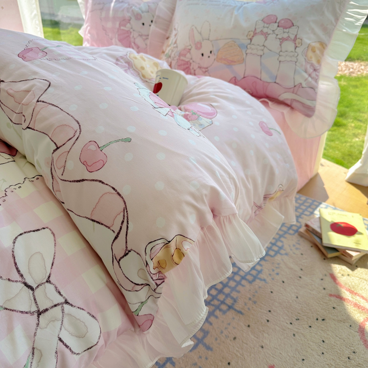 91家纺网 家纺一手货源 找家纺 希诺家居 2025新款纯棉洛丽塔风花边韩版萝莉风奶油风可爱卡通全棉四件套 春日出逃