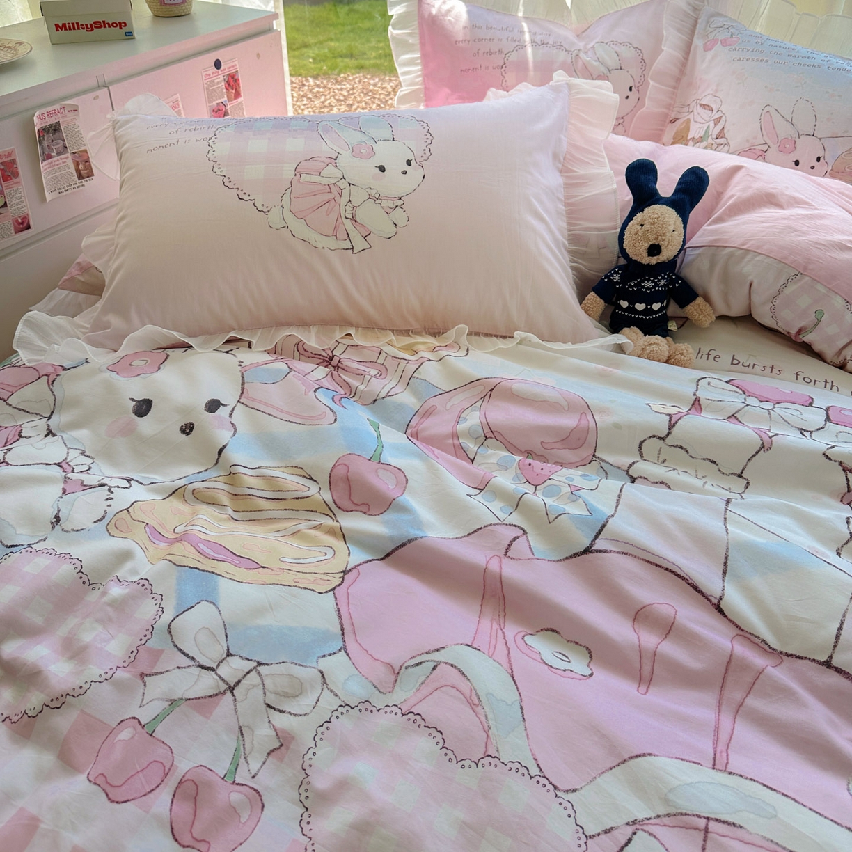 91家纺网 家纺一手货源 找家纺 希诺家居 2025新款纯棉洛丽塔风花边韩版萝莉风奶油风可爱卡通全棉四件套 春日出逃