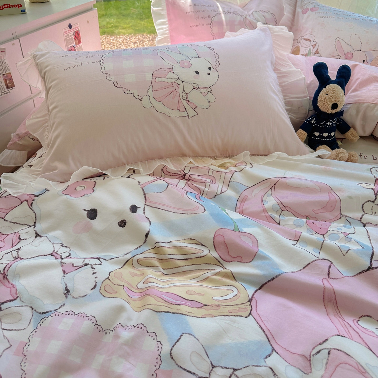 91家纺网 家纺一手货源 找家纺 希诺家居 2025新款纯棉洛丽塔风花边韩版萝莉风奶油风可爱卡通全棉四件套 春日出逃