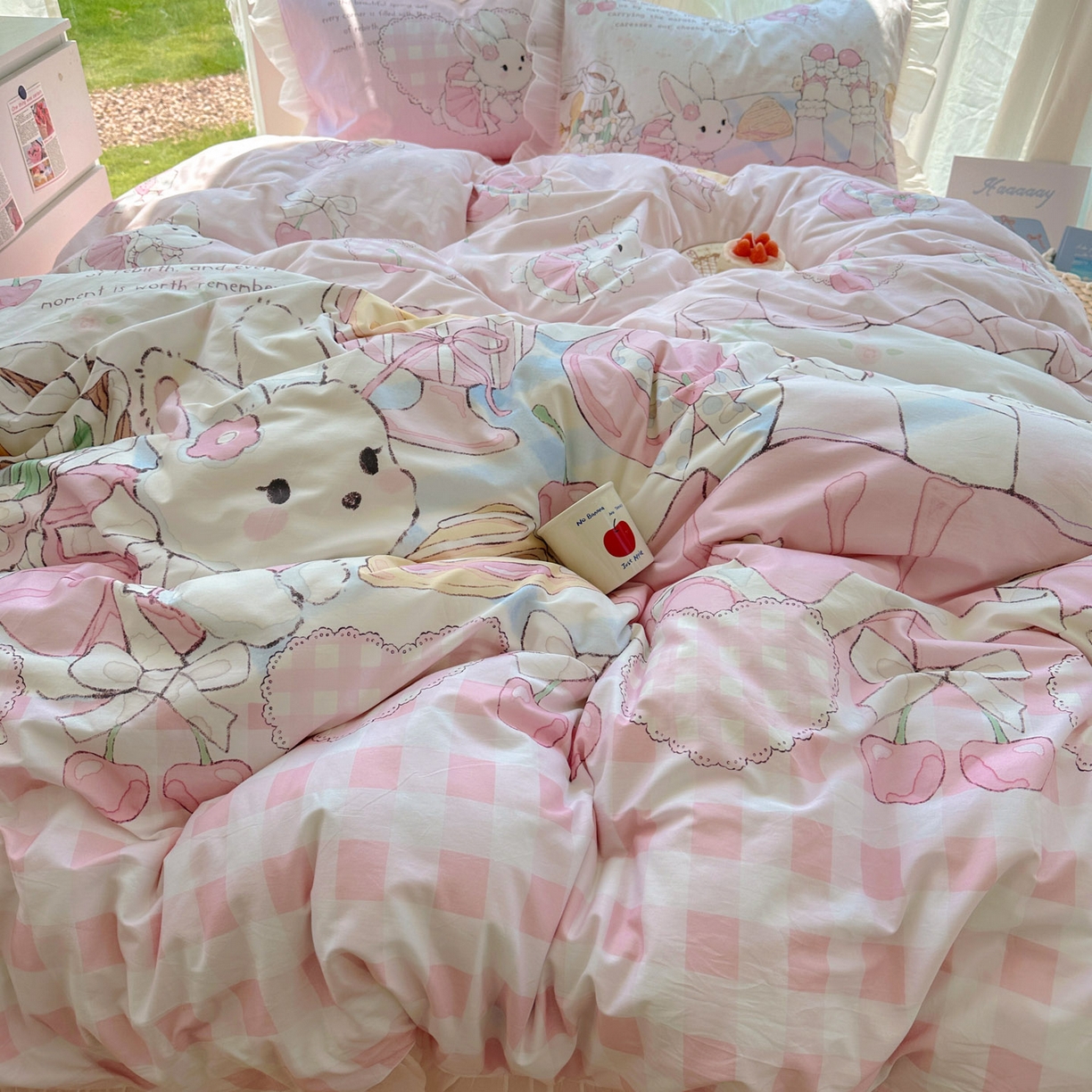 91家纺网 家纺一手货源 找家纺 希诺家居 2025新款纯棉洛丽塔风花边韩版萝莉风奶油风可爱卡通全棉四件套 春日出逃