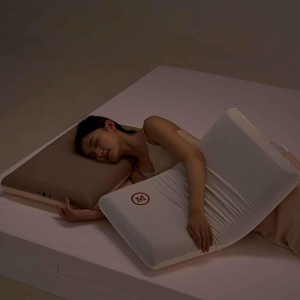 91家纺网 家纺一手货源 找家纺 （总）蝶飞舞 2025新款（源头工厂）华会式M3.0记忆枕全季酒店枕零压力慢回弹深睡护颈椎枕