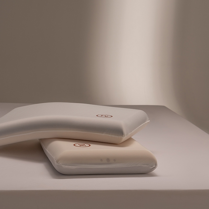 91家纺网 家纺一手货源 找家纺 蝶飞舞 2025新款（源头工厂）华会式M3.0记忆枕全季酒店枕零压力慢回弹深睡护颈椎枕 70*42*10cm