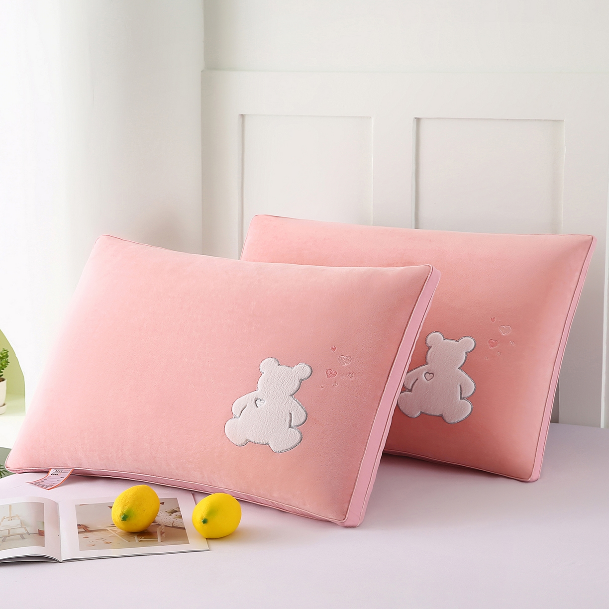 91家纺网 家纺一手货源 找家纺 永乐枕芯 2025新款热绒款贴布绣枕头枕芯 小熊-粉玉