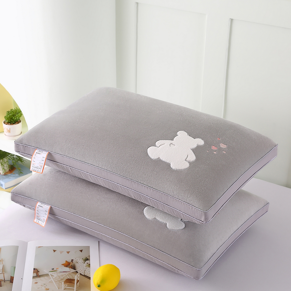 91家纺网 家纺一手货源 找家纺 永乐枕芯 2025新款热绒款贴布绣枕头枕芯 小熊-浅灰