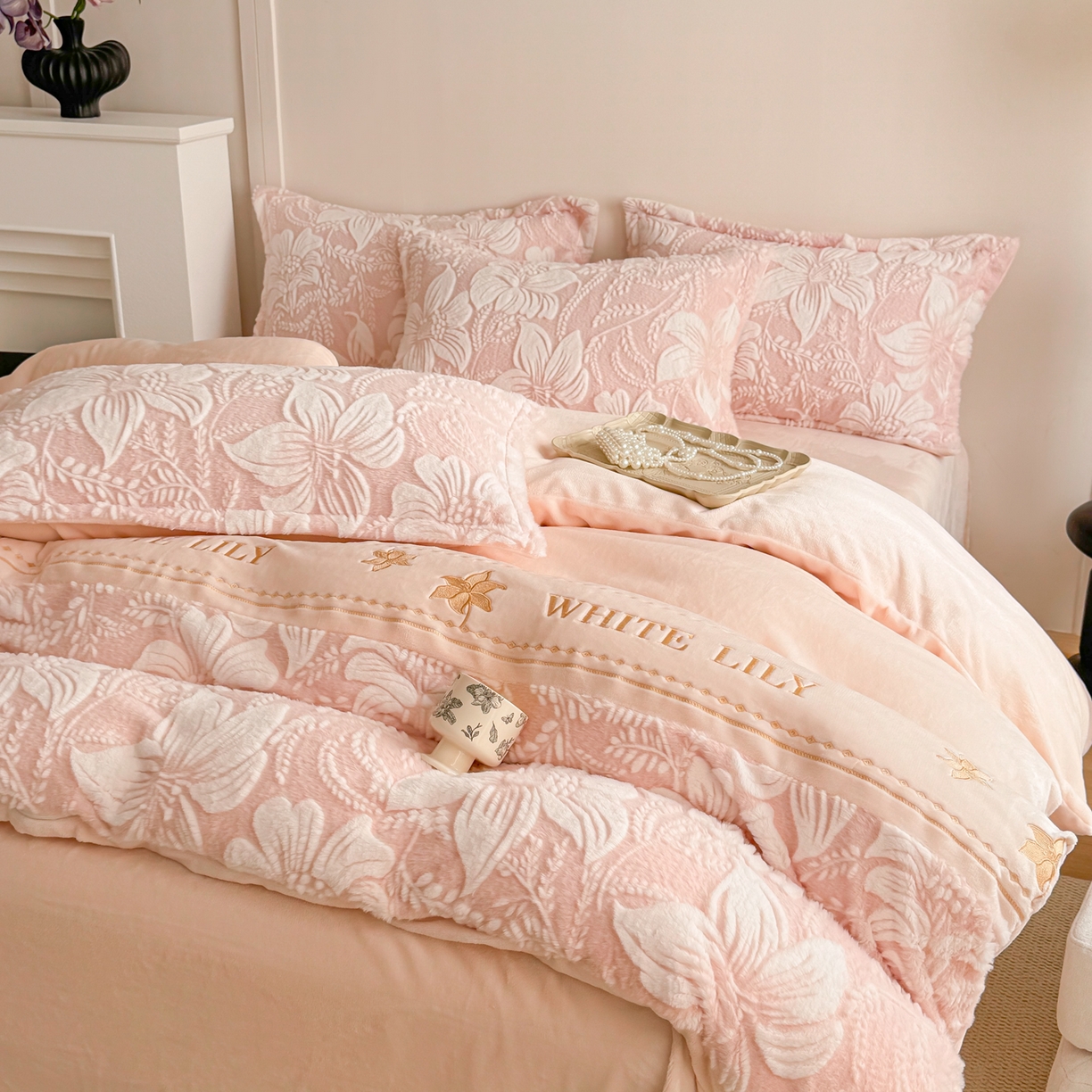 91家纺网 家纺一手货源 找家纺 （总）米可 2025新款兔毛烂花牛奶绒绣花四件套