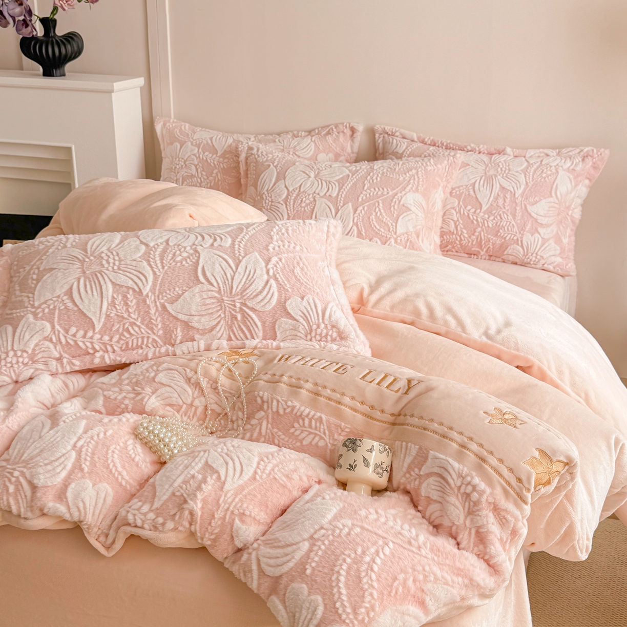 91家纺网 家纺一手货源 找家纺 （总）米可 2025新款兔毛烂花牛奶绒绣花四件套