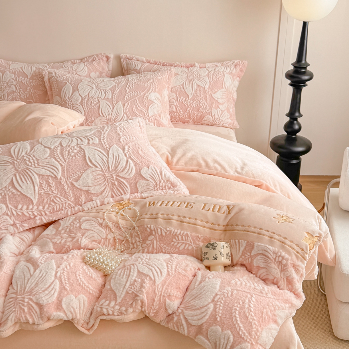 91家纺网 家纺一手货源 找家纺 （总）米可 2025新款兔毛烂花牛奶绒绣花四件套