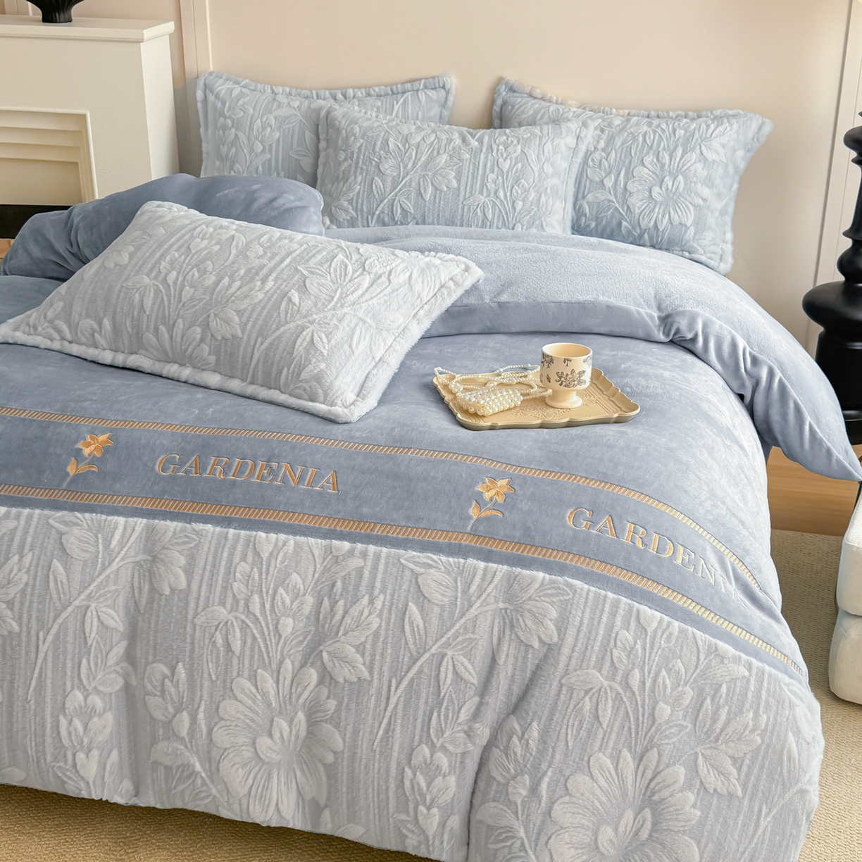 91家纺网 家纺一手货源 找家纺 米可 2025新款兔毛烂花牛奶绒绣花四件套 春絮-蓝灰