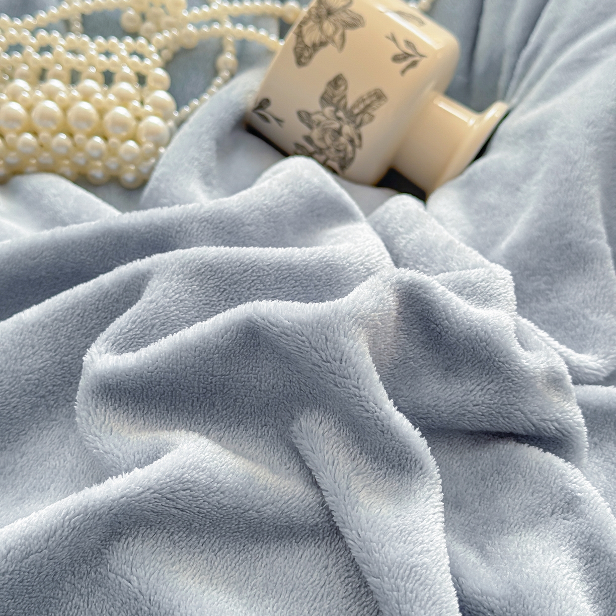 91家纺网 家纺一手货源 找家纺 米可 2025新款兔毛烂花牛奶绒绣花四件套 春絮-蓝灰