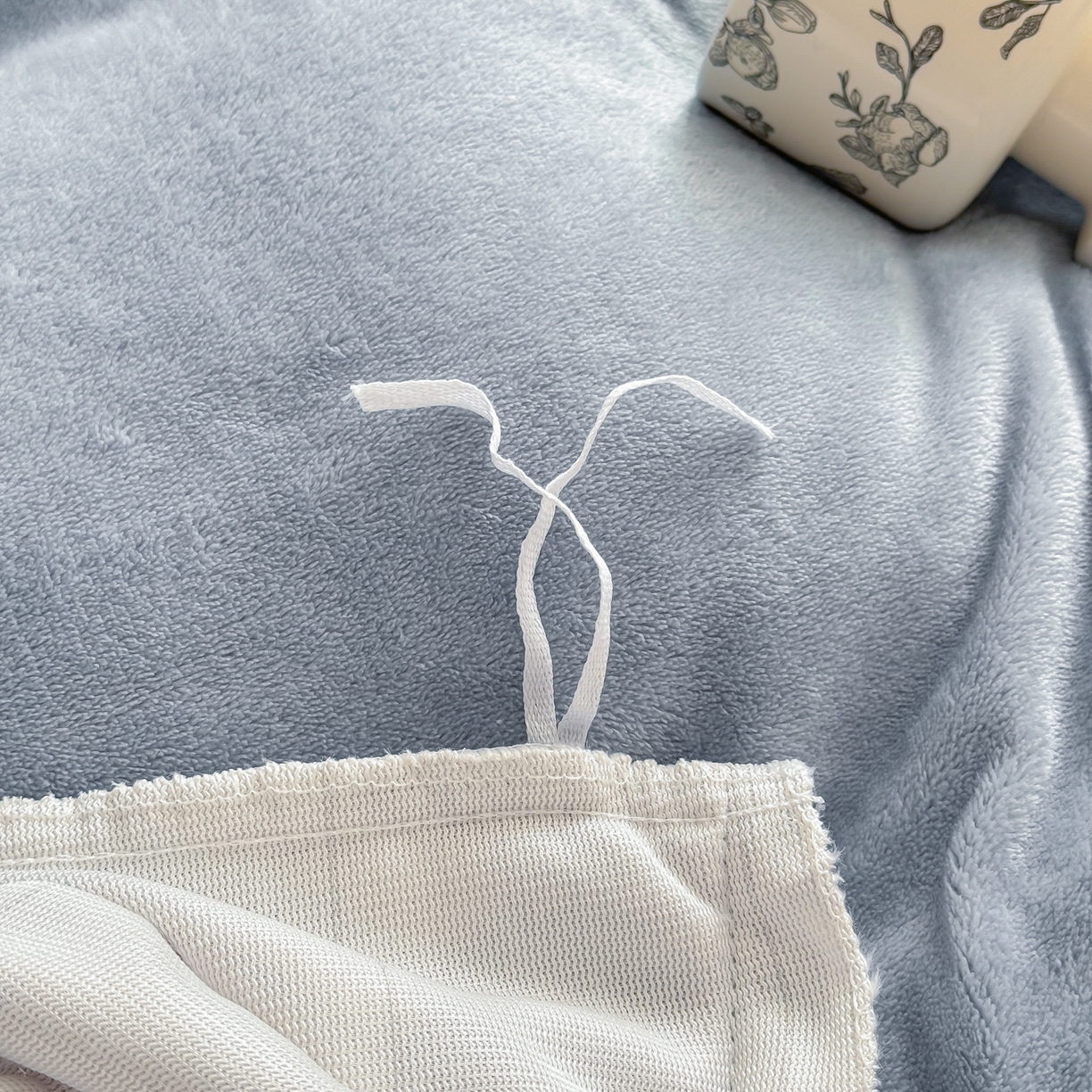 91家纺网 家纺一手货源 找家纺 米可 2025新款兔毛烂花牛奶绒绣花四件套 春絮-蓝灰