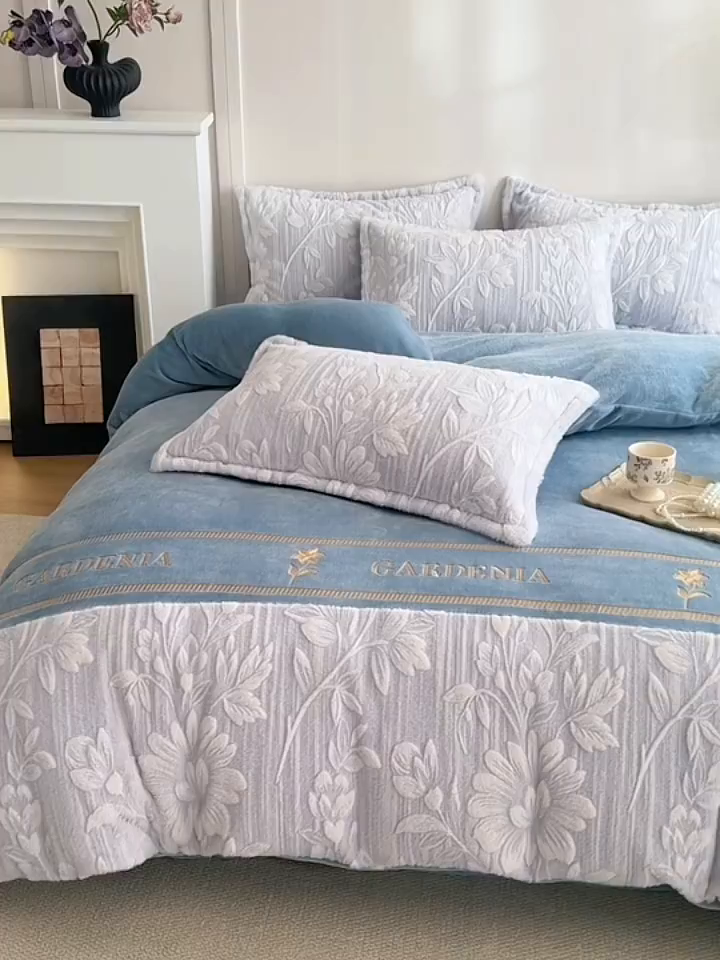 91家纺网 家纺一手货源 找家纺 米可 2025新款兔毛烂花牛奶绒绣花四件套 春絮-蓝灰