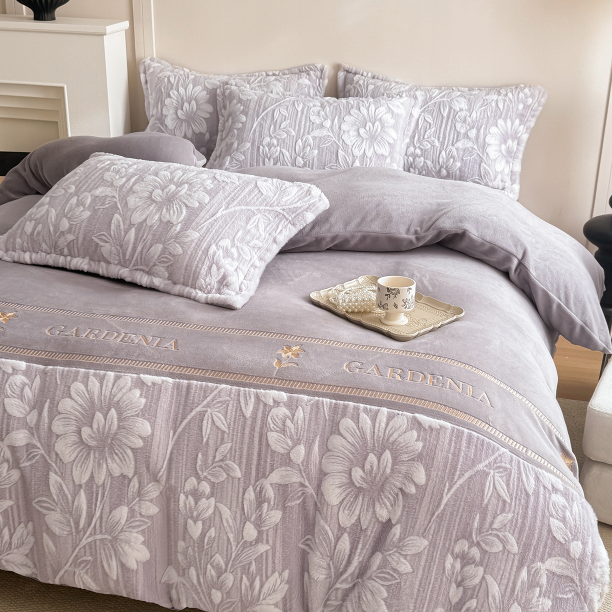 91家纺网 家纺一手货源 找家纺 米可 2025新款兔毛烂花牛奶绒绣花四件套 春絮-紫驼