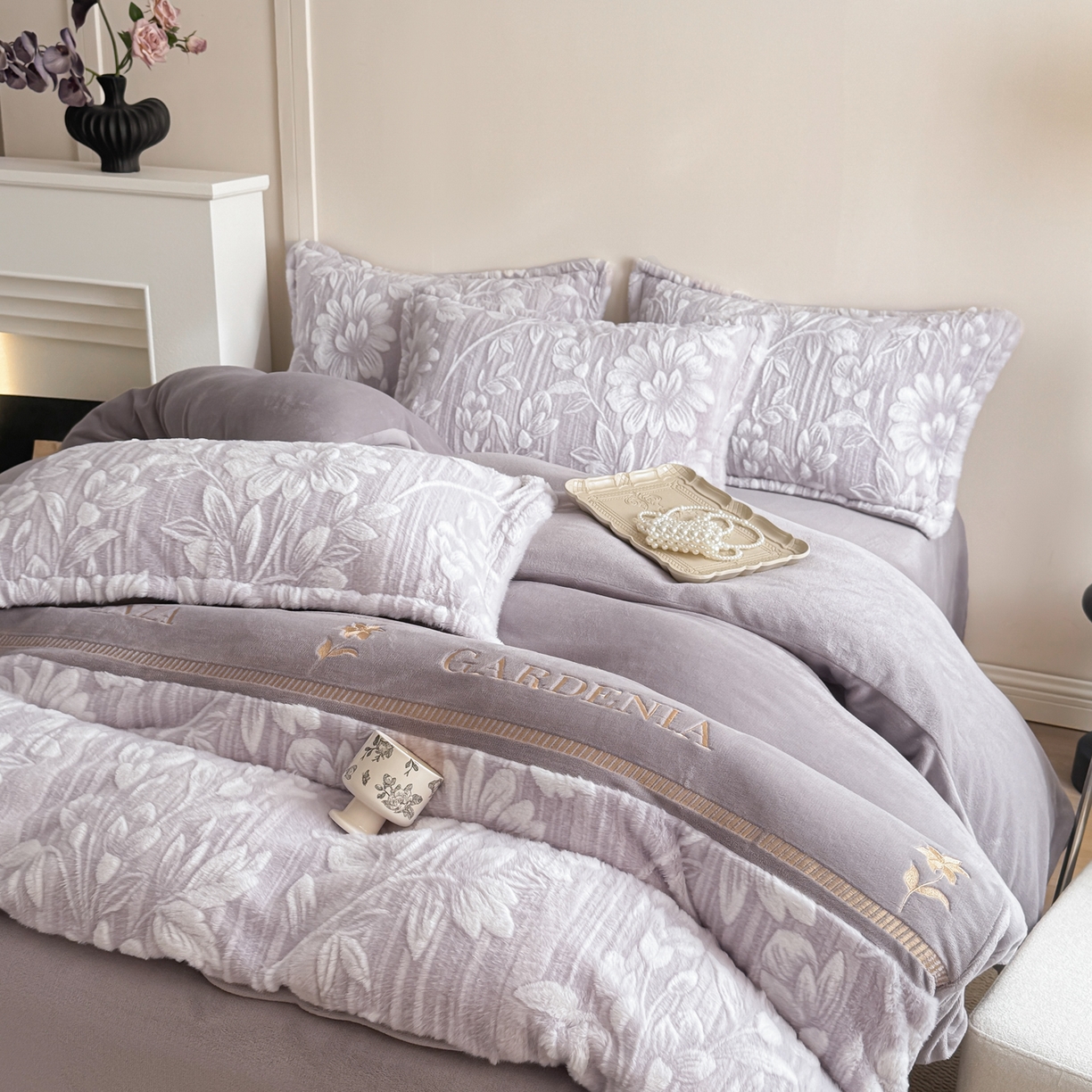 91家纺网 家纺一手货源 找家纺 米可 2025新款兔毛烂花牛奶绒绣花四件套 春絮-紫驼