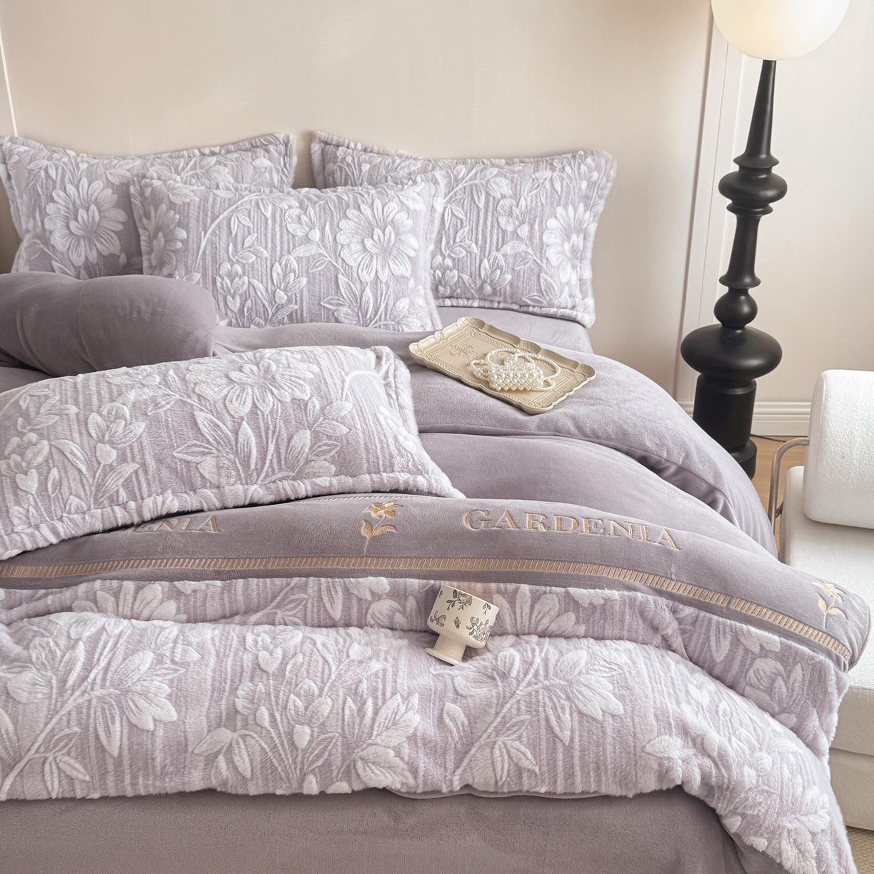 91家纺网 家纺一手货源 找家纺 米可 2025新款兔毛烂花牛奶绒绣花四件套 春絮-紫驼