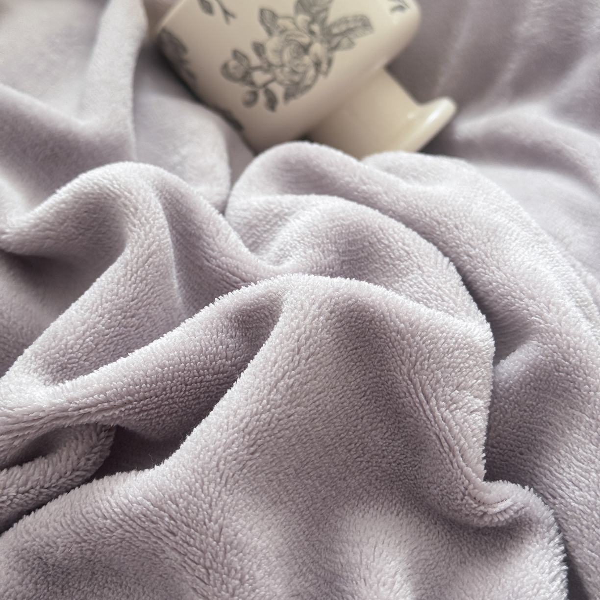 91家纺网 家纺一手货源 找家纺 米可 2025新款兔毛烂花牛奶绒绣花四件套 春絮-紫驼