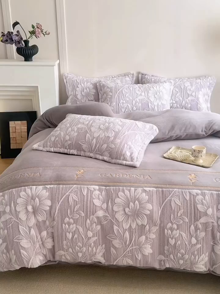 91家纺网 家纺一手货源 找家纺 米可 2025新款兔毛烂花牛奶绒绣花四件套 春絮-紫驼