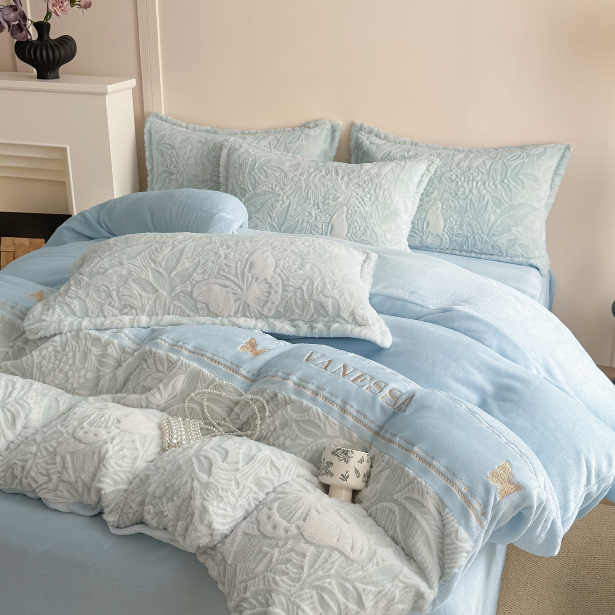 91家纺网 家纺一手货源 找家纺 米可 2025新款兔毛烂花牛奶绒绣花四件套 蝴蝶-蓝