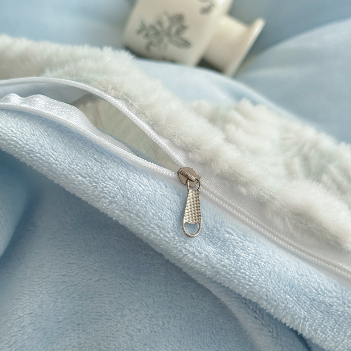 91家纺网 家纺一手货源 找家纺 米可 2025新款兔毛烂花牛奶绒绣花四件套 蝴蝶-蓝