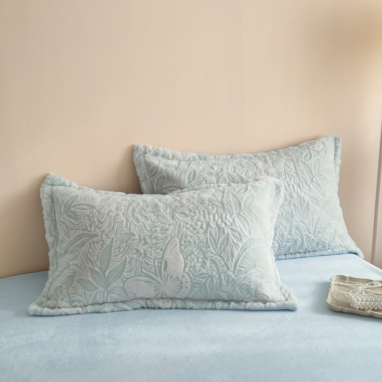 91家纺网 家纺一手货源 找家纺 米可 2025新款兔毛烂花牛奶绒绣花四件套 蝴蝶-蓝