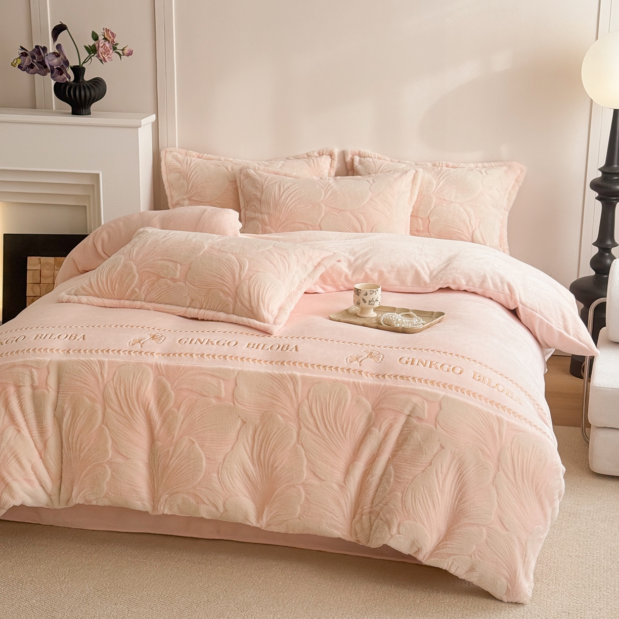 91家纺网 家纺一手货源 找家纺 米可 2025新款兔毛烂花牛奶绒绣花四件套 银杏-粉