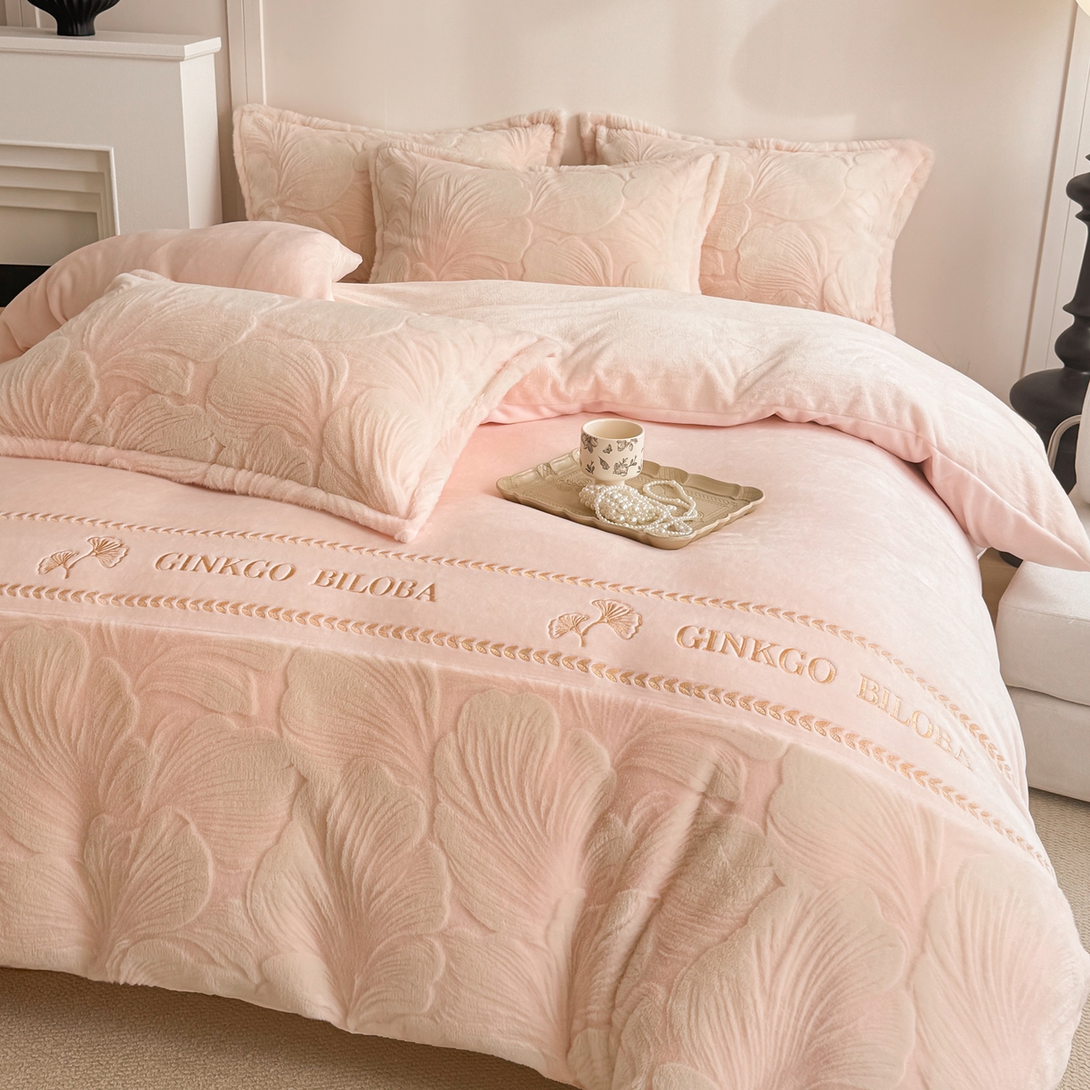 91家纺网 家纺一手货源 找家纺 米可 2025新款兔毛烂花牛奶绒绣花四件套 银杏-粉